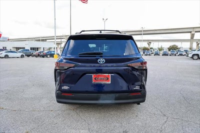 2024 Toyota Sienna XLE