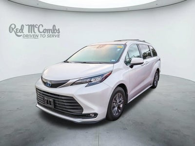 2025 Toyota Sienna XLE