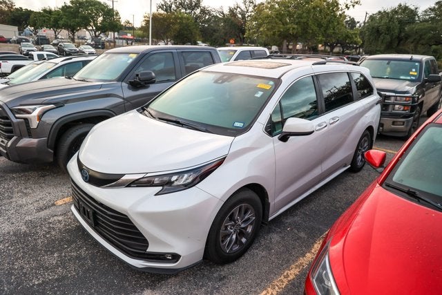 2025 Toyota Sienna XLE