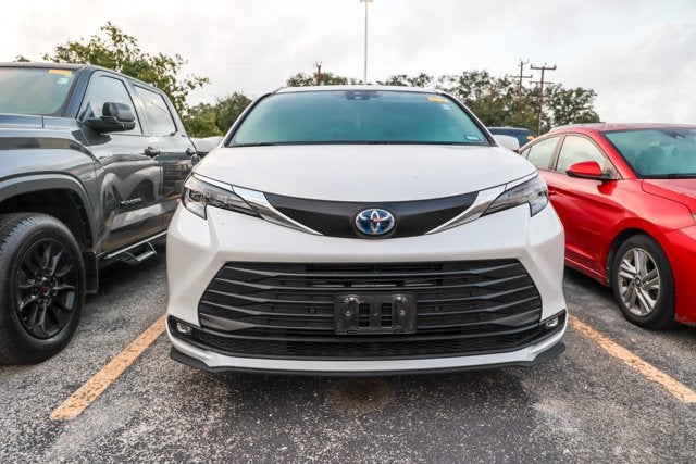 2025 Toyota Sienna XLE