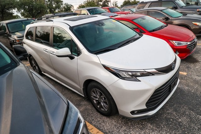 2025 Toyota Sienna XLE