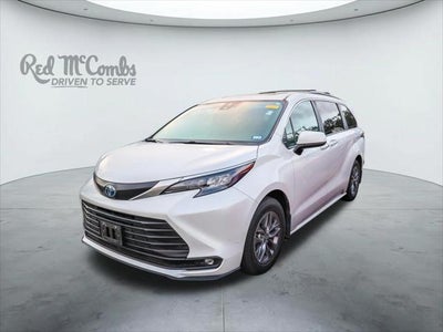 2025 Toyota Sienna XLE