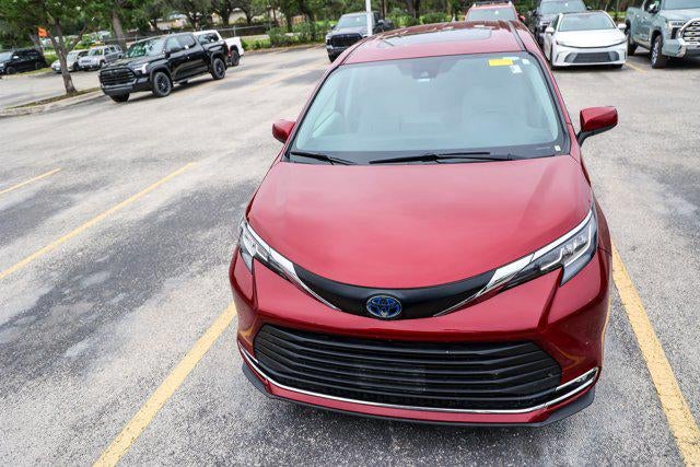 2022 Toyota SIENNA XLE XLE
