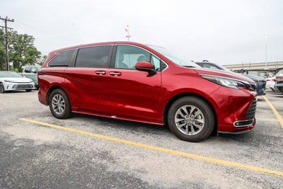 2022 Toyota SIENNA XLE XLE