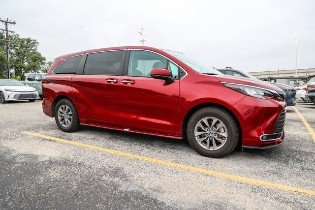 2022 Toyota SIENNA XLE XLE