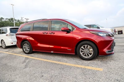 2021 Toyota Sienna XLE