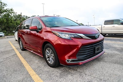 2021 Toyota Sienna XLE