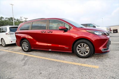 2021 Toyota Sienna XLE