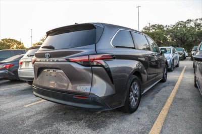 2022 Toyota Sienna XLE