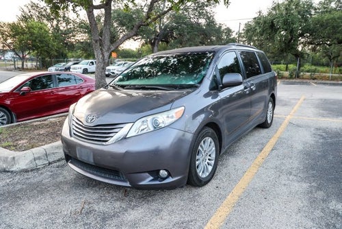 2017 Toyota Sienna XLE