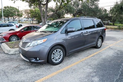 2017 Toyota Sienna XLE