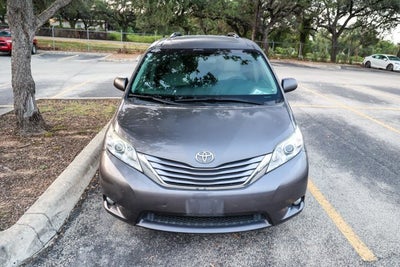 2017 Toyota Sienna XLE