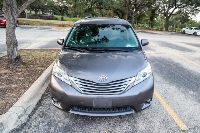 2017 Toyota Sienna XLE