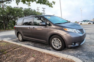 2017 Toyota Sienna XLE