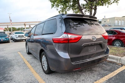 2017 Toyota Sienna XLE