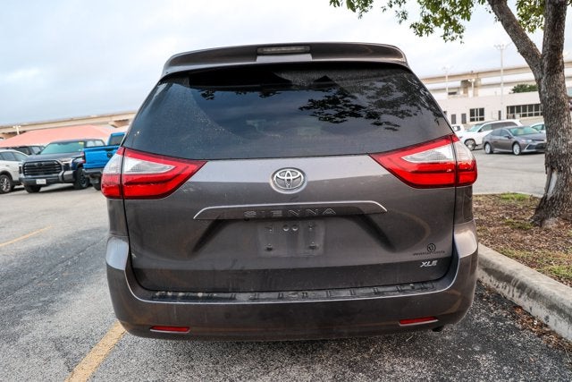 2017 Toyota Sienna XLE