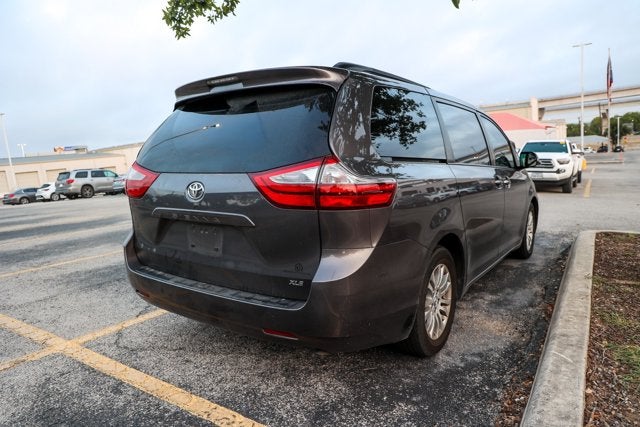 2017 Toyota Sienna XLE