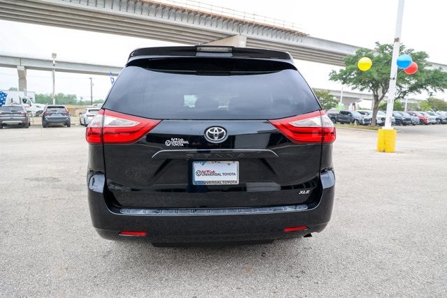 2019 Toyota SIENNA XLE 3.5L XLE