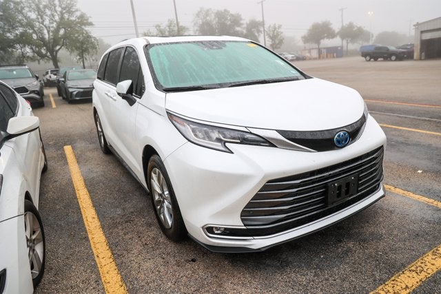 2023 Toyota SIENNA LIMITED Limited