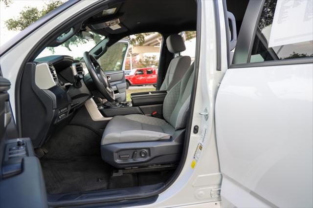 2025 Toyota TUNDRA 4X4 SR5
