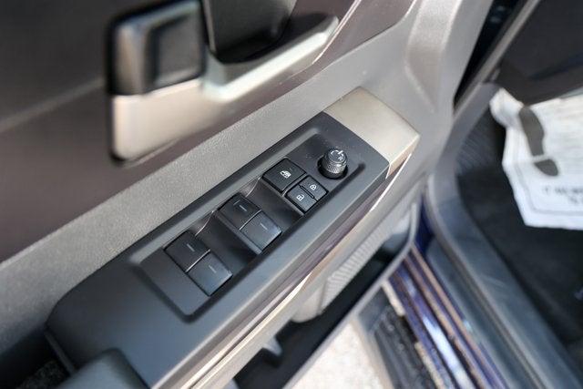 2025 Toyota TUNDRA 4X4 SR5