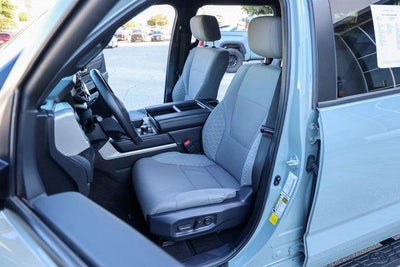 2025 Toyota TUNDRA 4X4 SR5