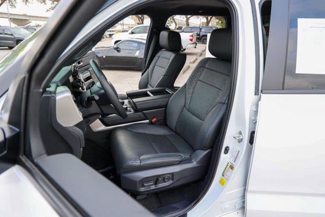 2025 Toyota TUNDRA 4X4 SR5