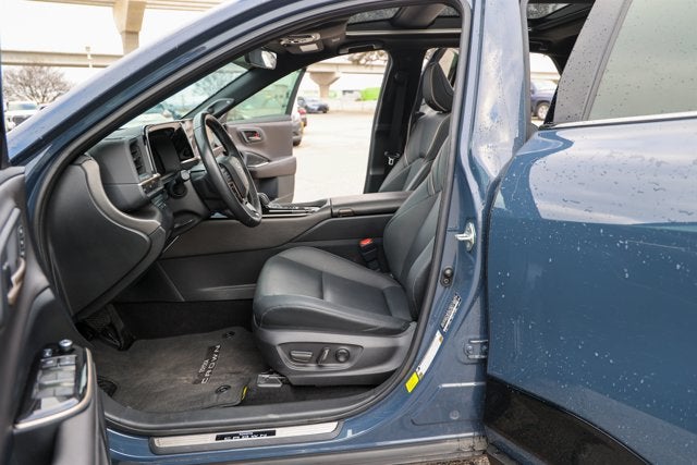 2025 Toyota CROWN Nightshade