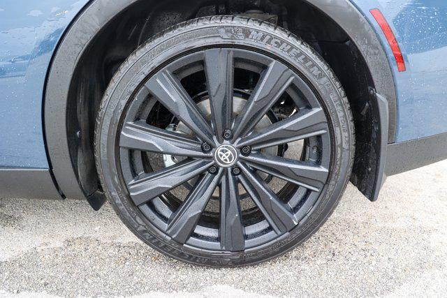 2025 Toyota CROWN Nightshade