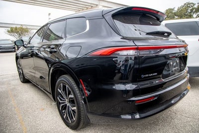 2025 Toyota CROWN SIGNIA XLE