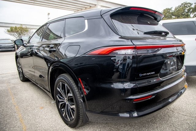 2025 Toyota CROWN SIGNIA XLE