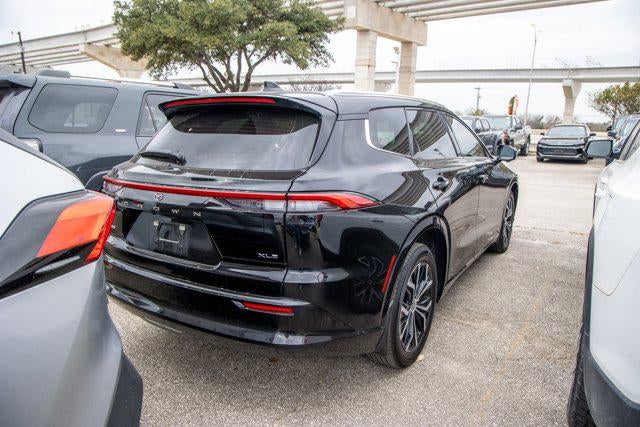 2025 Toyota CROWN SIGNIA XLE