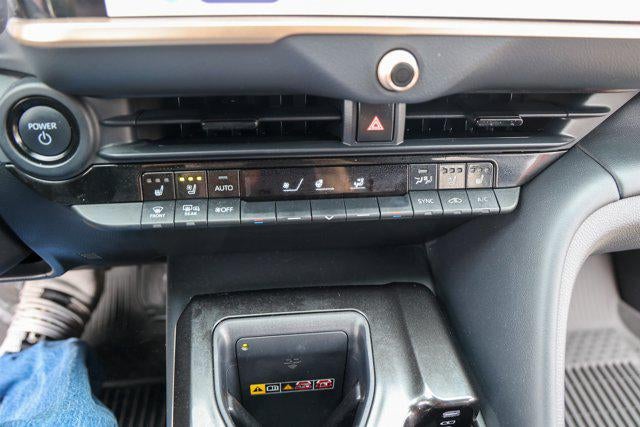 2025 Toyota CROWN SIGNIA Limited