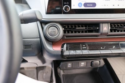 2025 Toyota Prius SE SE