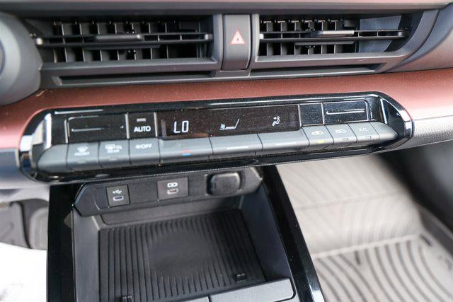 2025 Toyota Prius SE SE