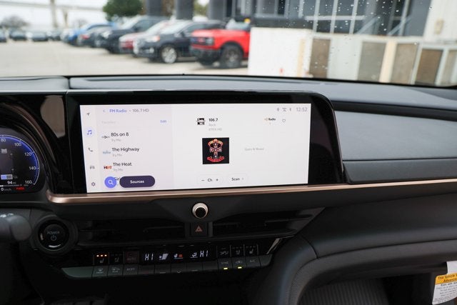 2025 Toyota CROWN Platinum