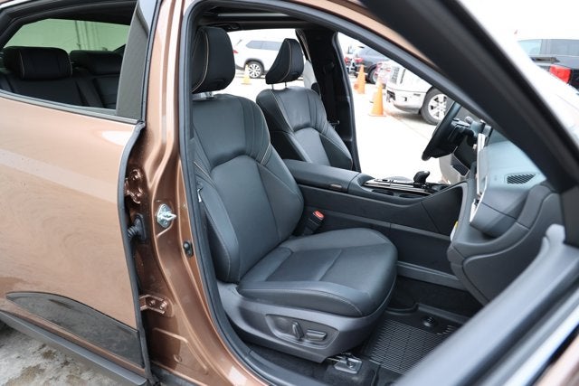 2025 Toyota CROWN Platinum