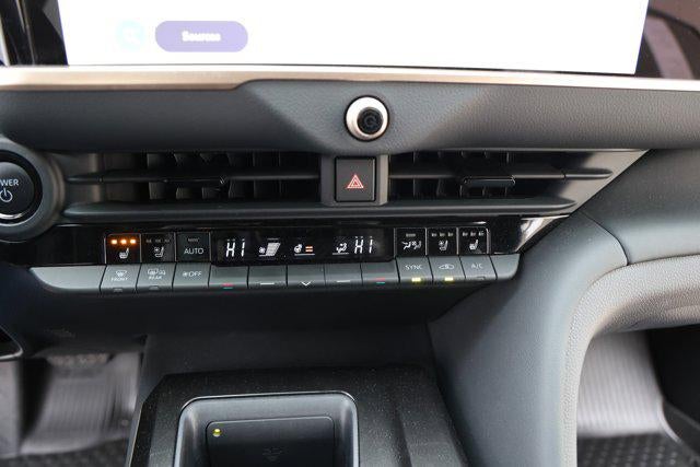 2025 Toyota CROWN Platinum