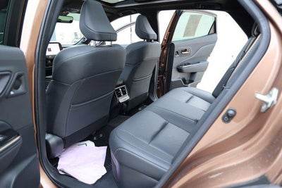 2025 Toyota CROWN Platinum