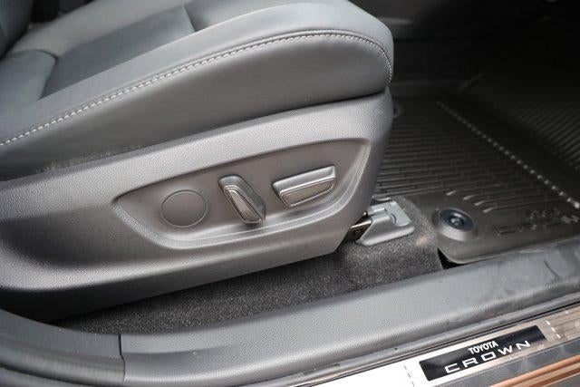 2025 Toyota CROWN Platinum