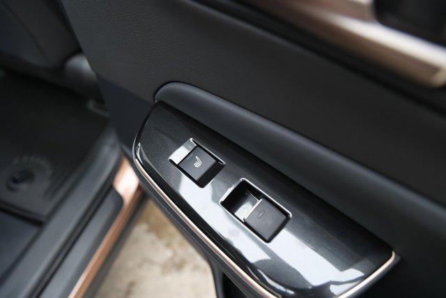 2025 Toyota CROWN Platinum