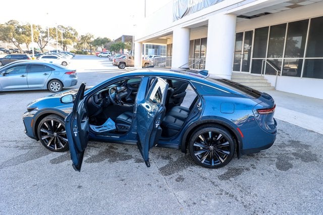 2025 Toyota CROWN Platinum