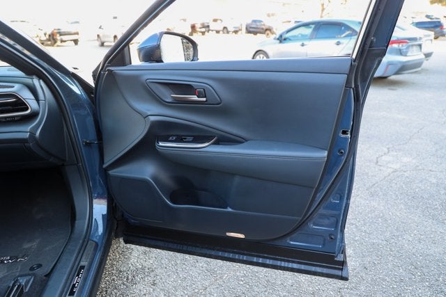 2025 Toyota CROWN Platinum