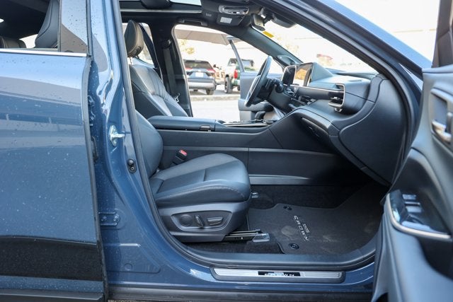 2025 Toyota CROWN Platinum