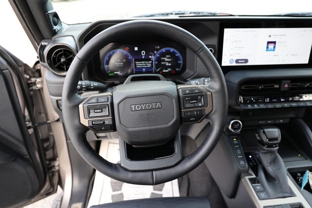 2025 Toyota Land Cruiser 4WD (Natl)