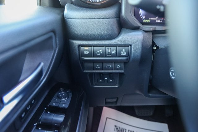 2025 Toyota Land Cruiser 4WD (Natl)