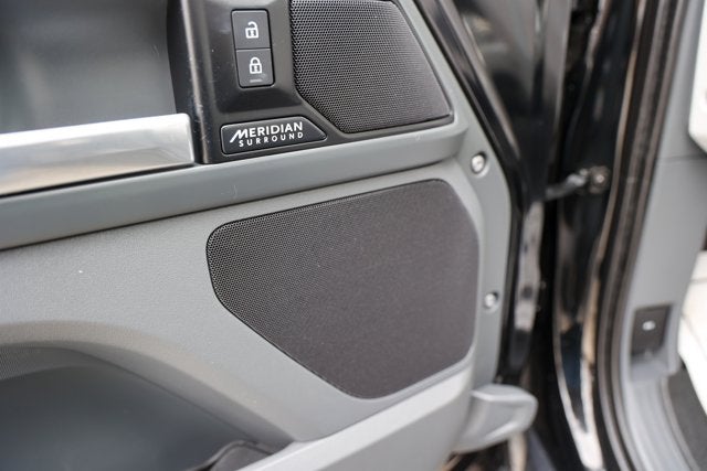 2025 Land Rover Defender X-Dynamic SE
