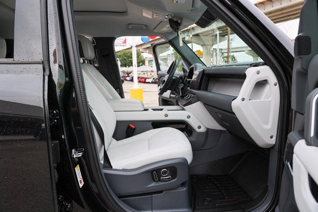 2025 Land Rover Defender X-Dynamic SE