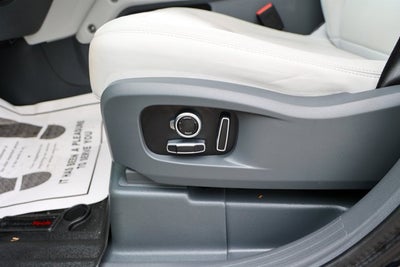 2025 Land Rover Defender X-Dynamic SE
