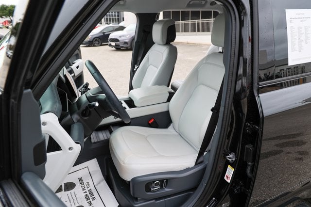 2025 Land Rover Defender X-Dynamic SE